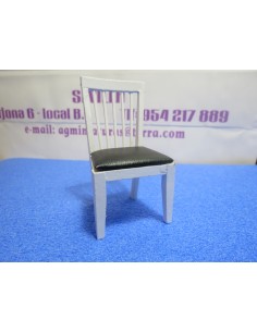 Silla blanca moderna