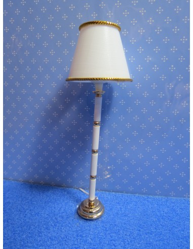 Lampara de pie blanca