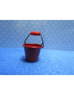 Cubo de metal en rojo