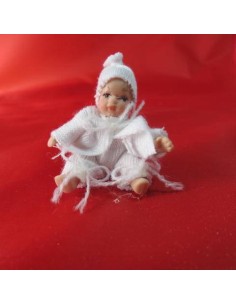 Bebe vestido de blanco
