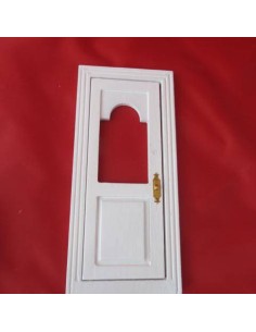 Puerta blanca con hueco en el centro