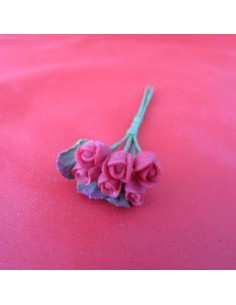 Ramillete de capullos rosas rojas