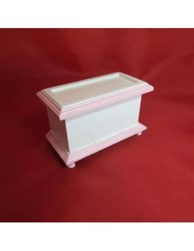 Baul blanco y filos rosa