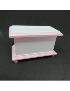 Baul blanco y filos rosa