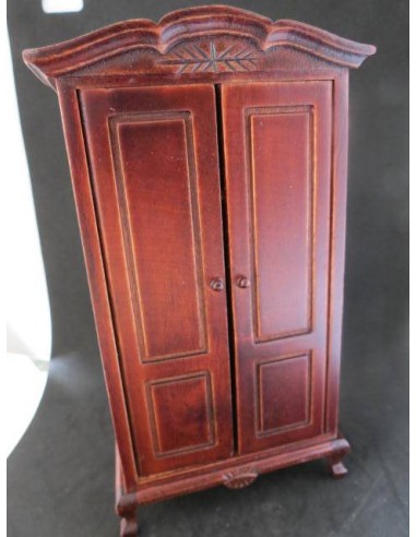 Armario (pequeño desperfecto en puerta) Armario (pequeño desperfecto en puerta)