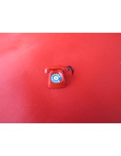 Teléfono en miniatura de color rojo