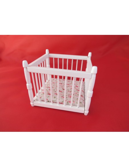 Parque infantil en miniatura blanco de madera 