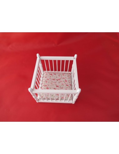 Parque infantil en miniatura blanco de madera 