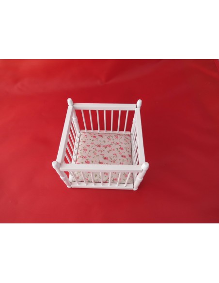 Parque infantil en miniatura blanco de madera 