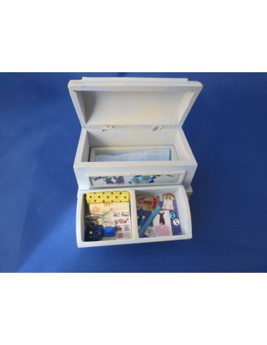 Baul celeste decorado