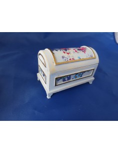 Baul celeste decorado