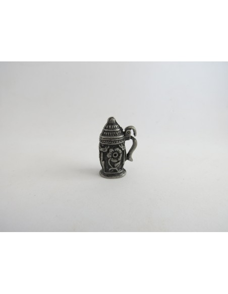 Jarra de metal, tipica inglesa