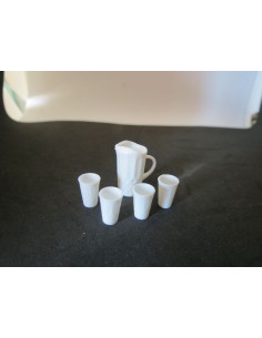 Jarra picher y  vasos blancos