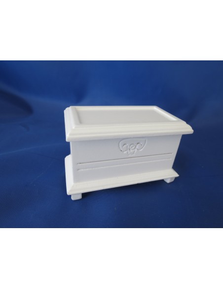 Baul de madera en blanco