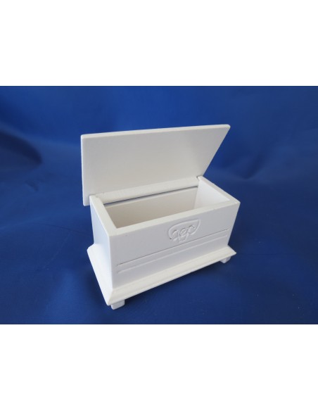 Baul de madera en blanco