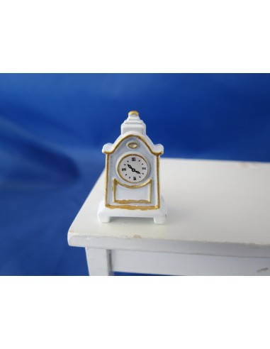 Reloj blanco decorativo