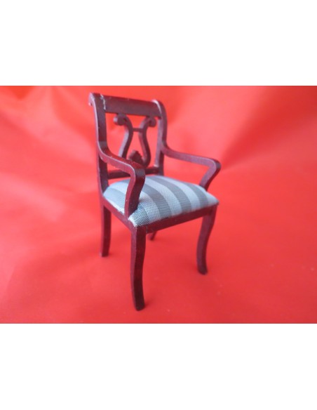 Silla con brazos (Jiayi) Silla con brazos (Jiayi)