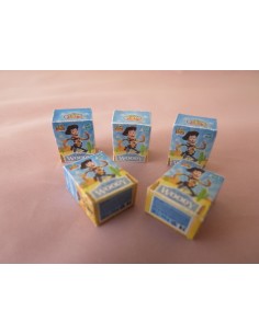 Caja vacia de juguetes en miniatura 2