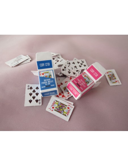 Baraja de cartas con sus cajas en minaturas