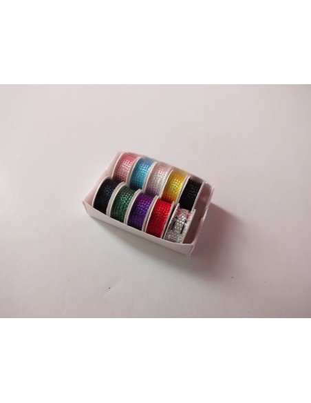 Caja en miniatura de cintas de colores