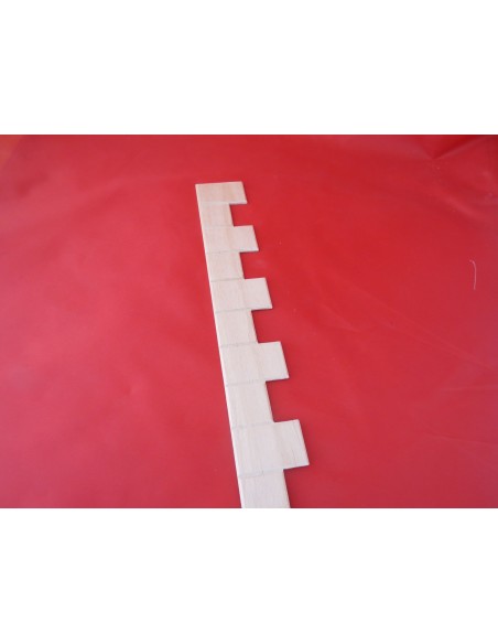 Esquinera en madera sin pintar