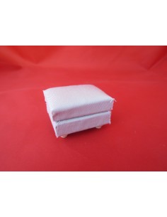 Puf o escabel en gris