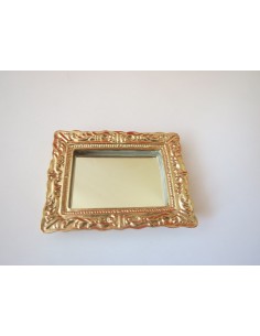 Espejo con marco dorado