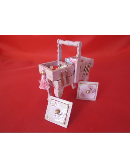 Costurero de 2 pisos con patas en rosa