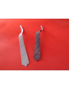 Corbatas, color oscuro o claro